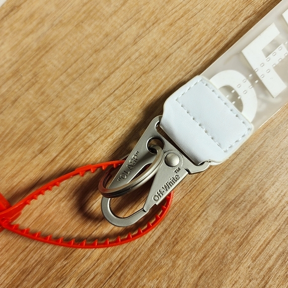 Nwt OFF-WHITE lanyard keychain clear/white - Picture 3 of 3